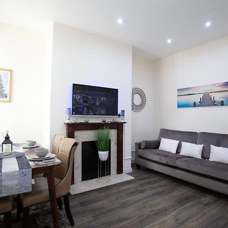 6 Bedroom House 10Min Drive From City Centre Mánchester Exterior foto