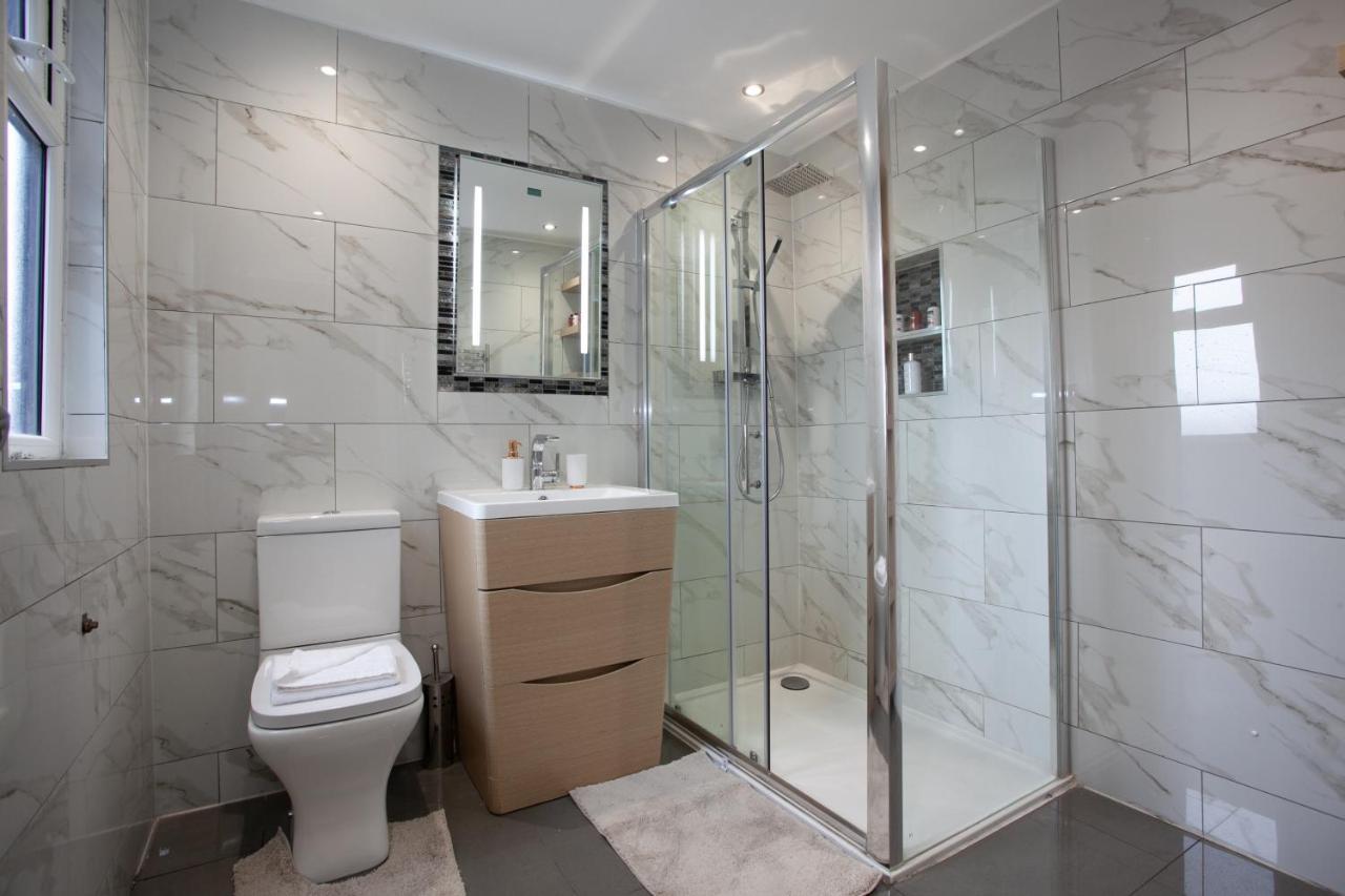 6 Bedroom House 10Min Drive From City Centre Mánchester Exterior foto
