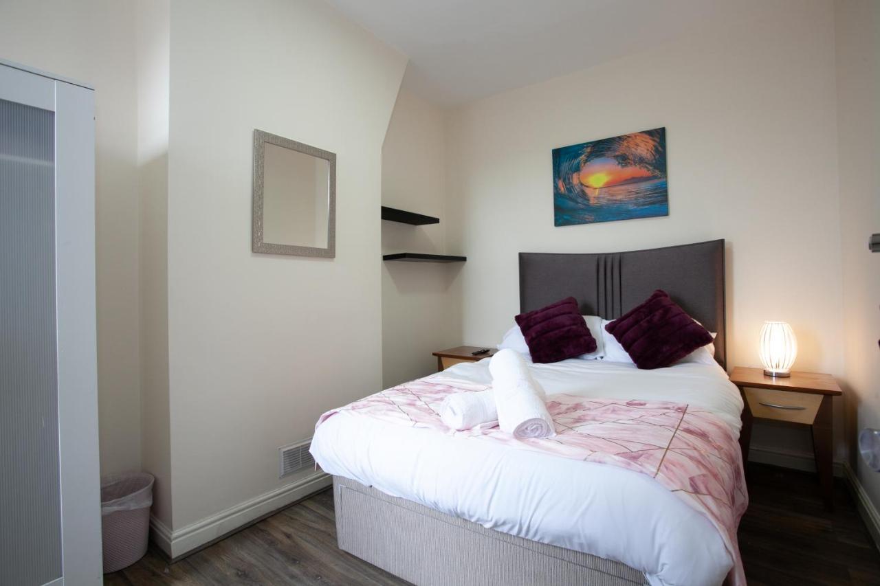 6 Bedroom House 10Min Drive From City Centre Mánchester Exterior foto