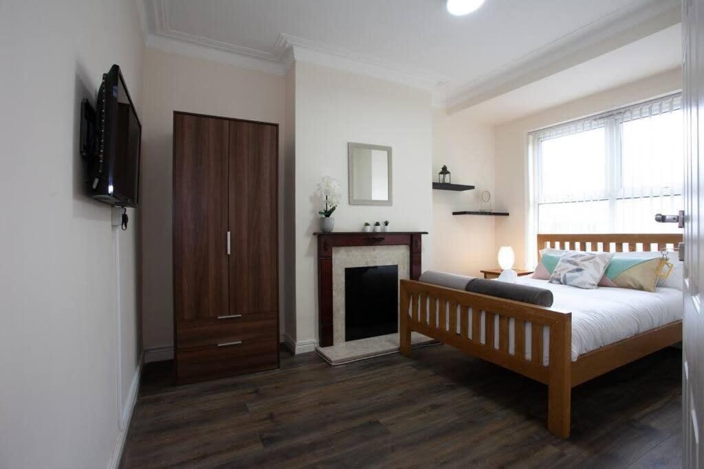 6 Bedroom House 10Min Drive From City Centre Mánchester Exterior foto