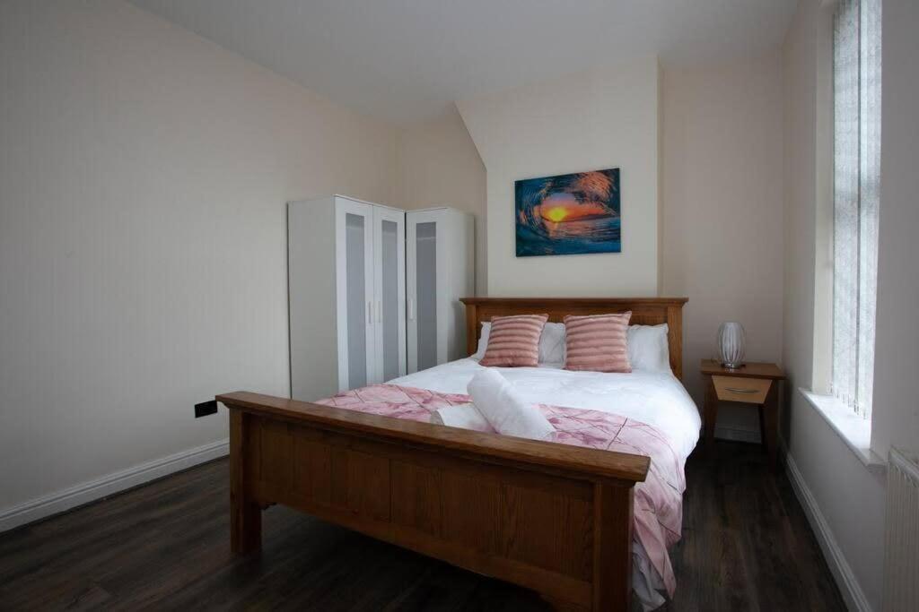 6 Bedroom House 10Min Drive From City Centre Mánchester Exterior foto