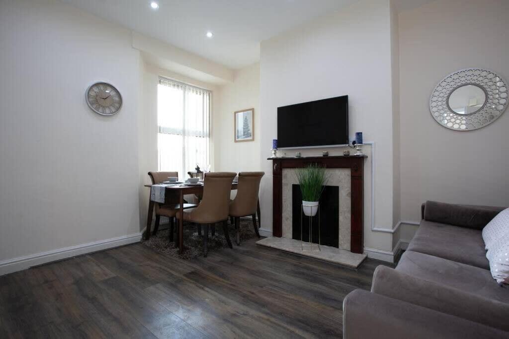 6 Bedroom House 10Min Drive From City Centre Mánchester Exterior foto