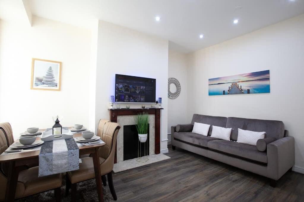 6 Bedroom House 10Min Drive From City Centre Mánchester Exterior foto
